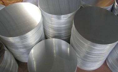 Porcellana Cerchio di alluminio laminante a freddo 1050 di Siver di diametro differente fornitore